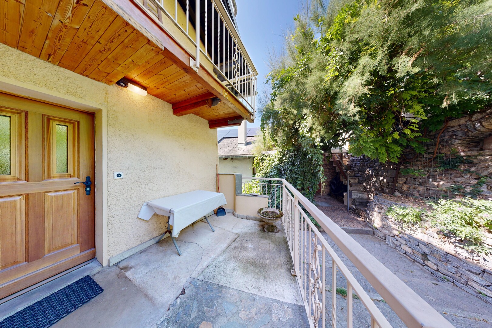 terrasse avec balcon, from property, et day time