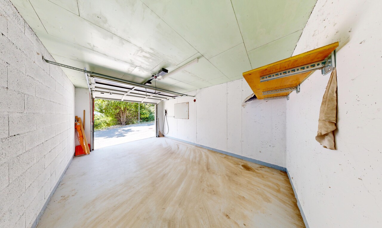 parking avec inside property