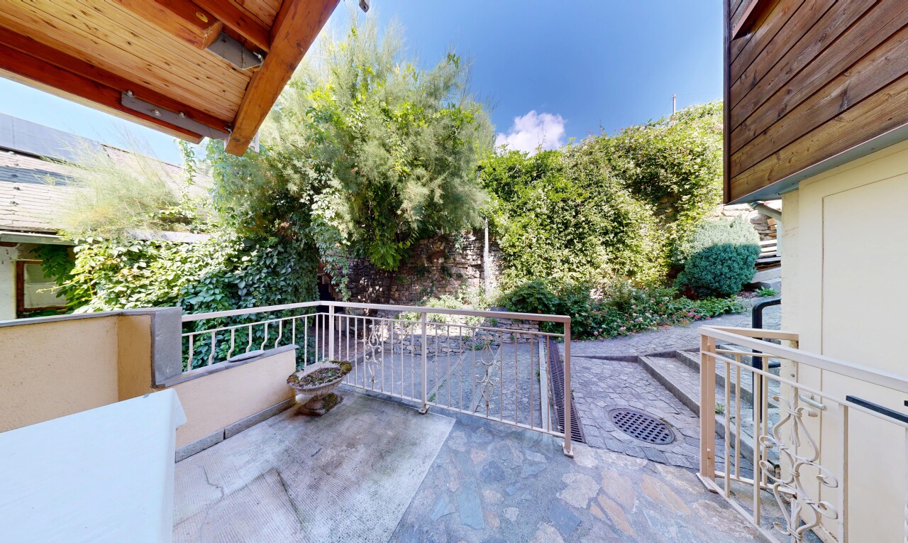 balcon avec from property et day time