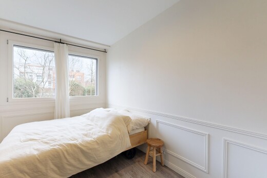 chambre avec cloison sèche, drywall, inside property, lumière naturelle, et natural light
