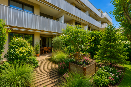 jardin avec day time, from community, balcon, et terrasse
