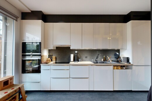 cuisine avec dark floor, armoires blanches, white cabinets, four double, et inside property