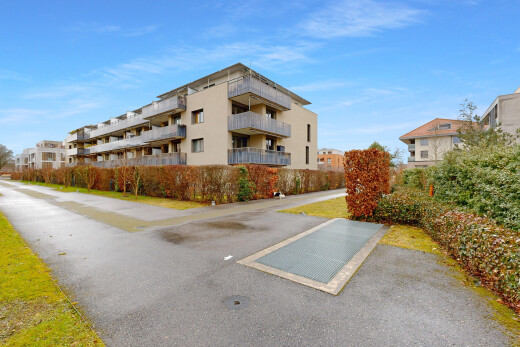 extérieur du bâtiment avec apartment complex view, vue sur le complexe d'appartements, et day time