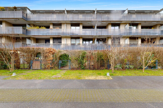 extérieur du bâtiment avec day time, from community, vue sur le complexe d'appartements, et apartment complex view
