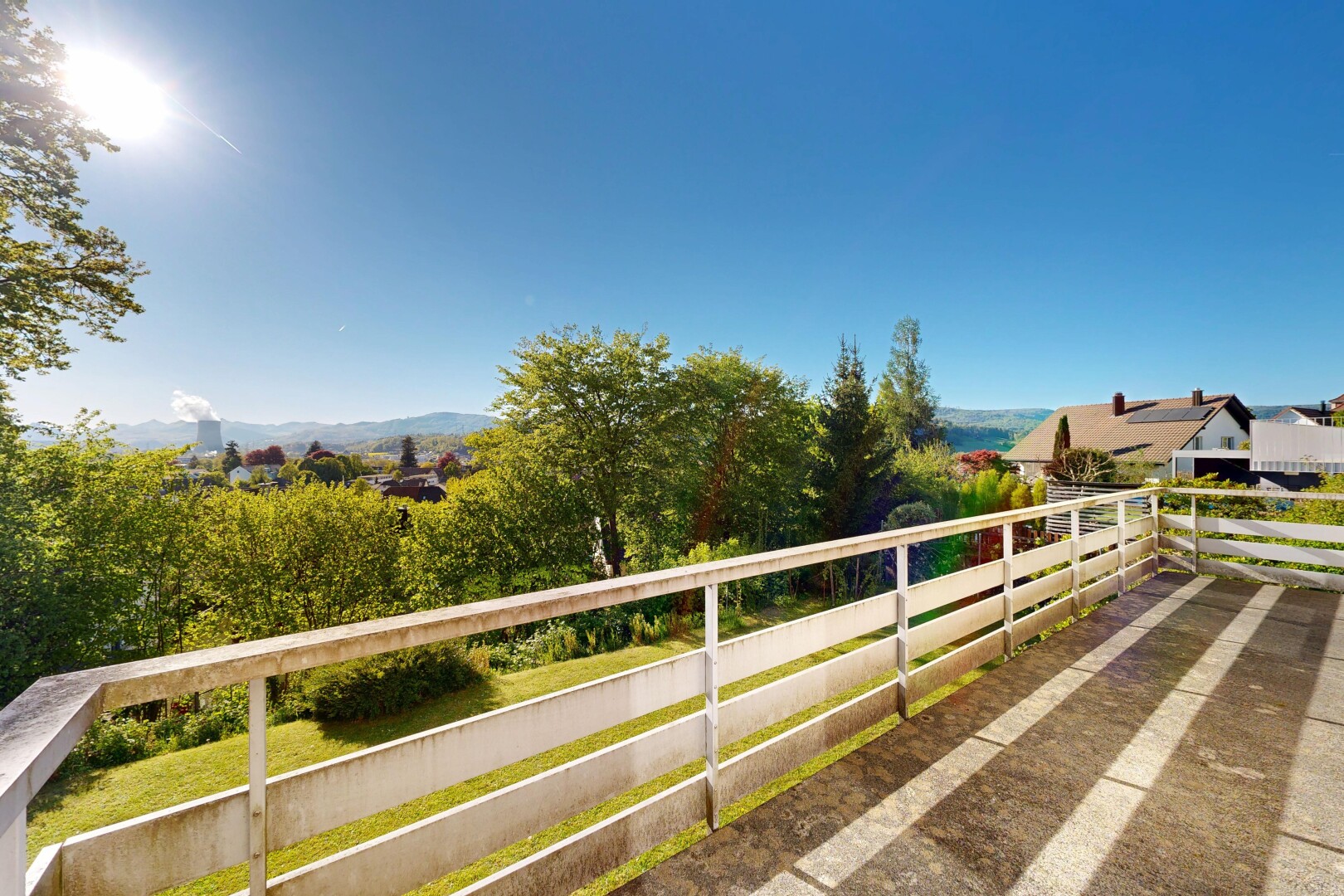 balcon avec day time et from property
