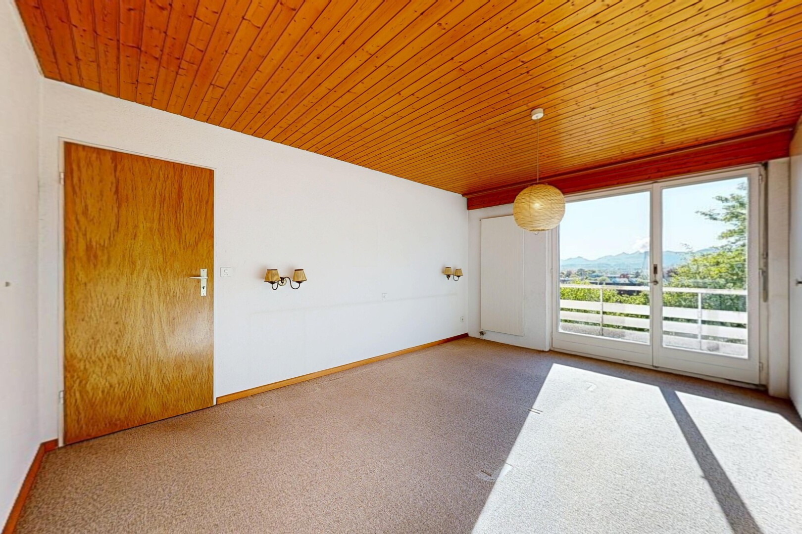 pièce vide avec drywall, cloison sèche, vue sur la montagne, mountain view, et carpet