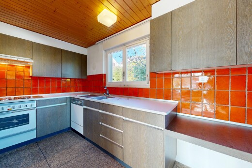 küche mit ofen, dark floor, natural light, natürliches licht, und inside property