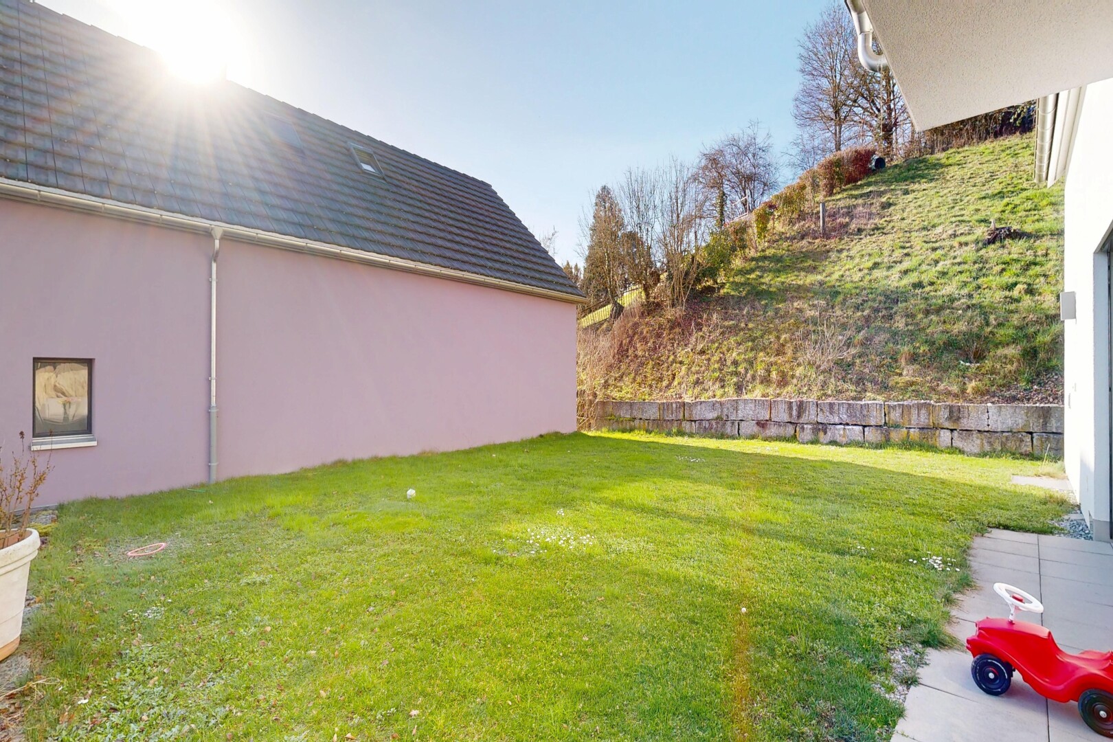 garten mit from property und rasen