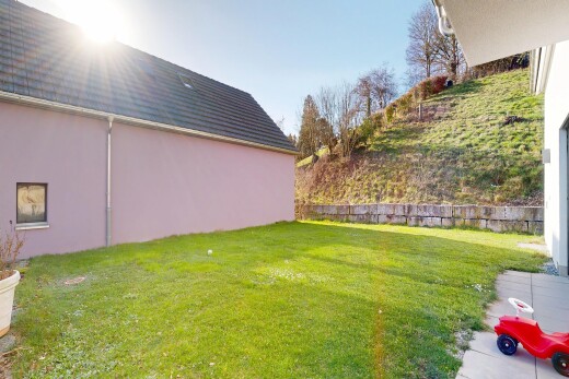 jardin avec from property et pelouse