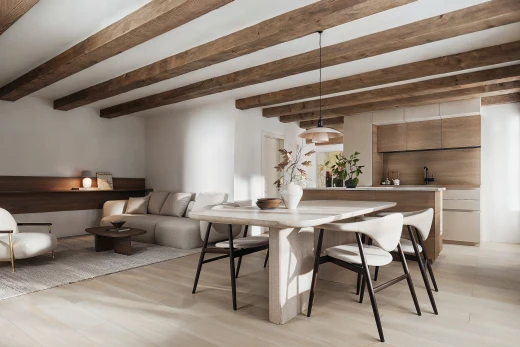salon / salle à manger avec plafond à poutres et sol en finition bois