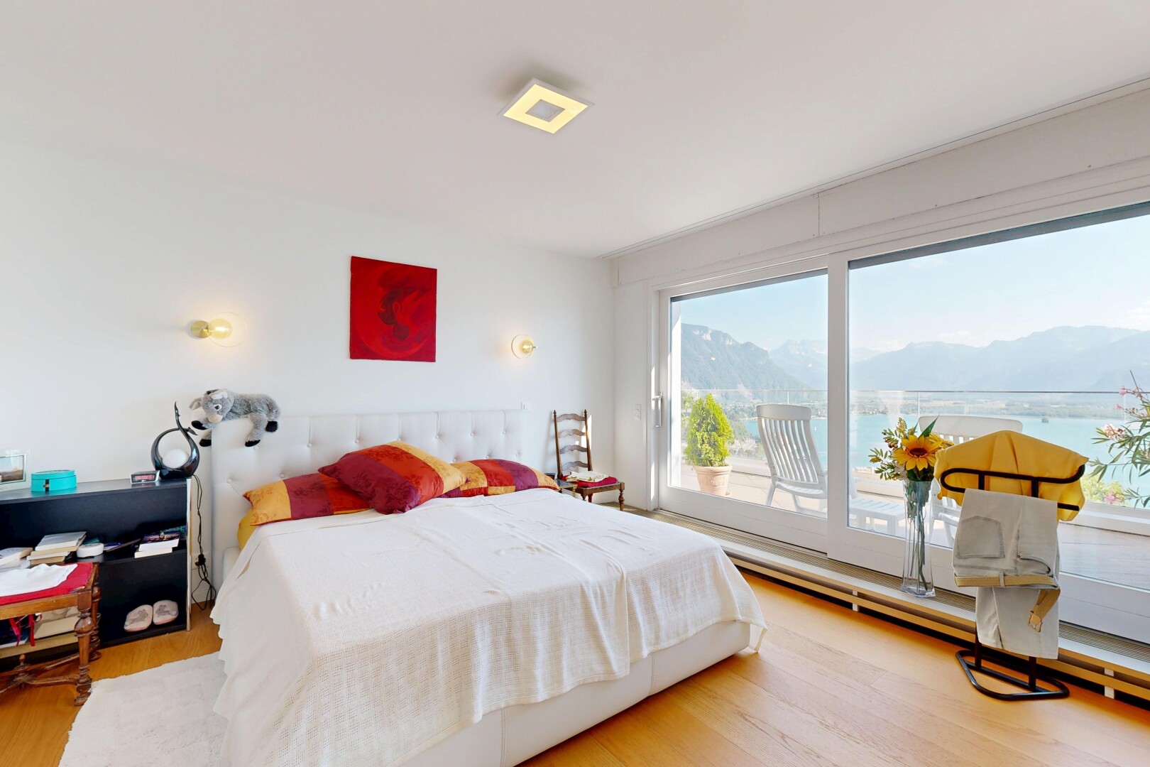 chambre avec vue sur la montagne, mountain view, drywall, cloison sèche, et view focus