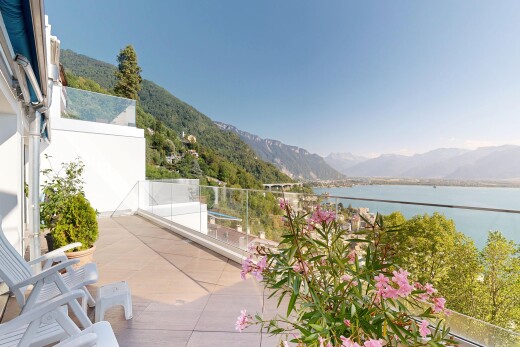 terrasse avec view focus, water view, vue sur l'eau, day time, et mountain view