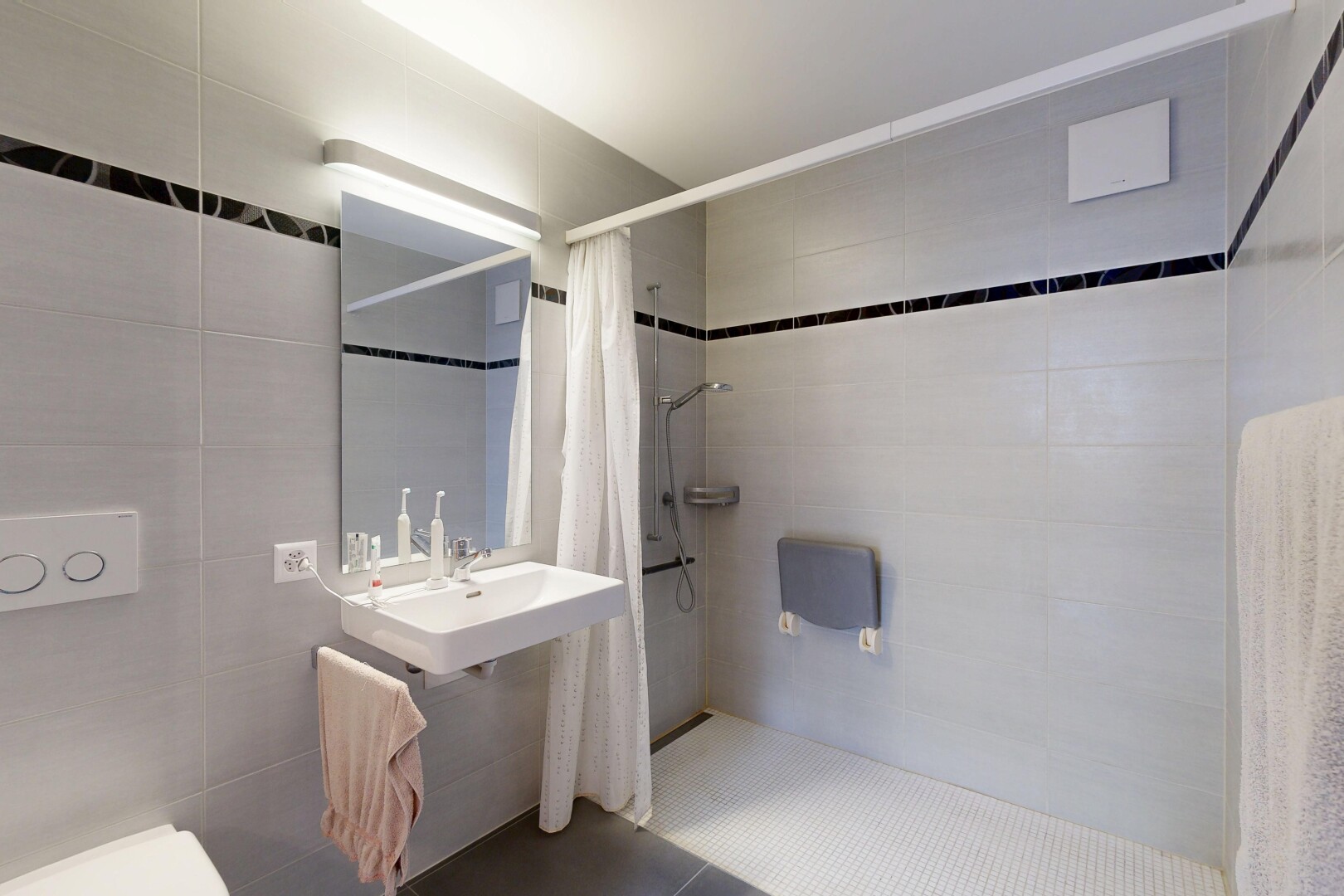 full bath featuring tile walls and a stall shower