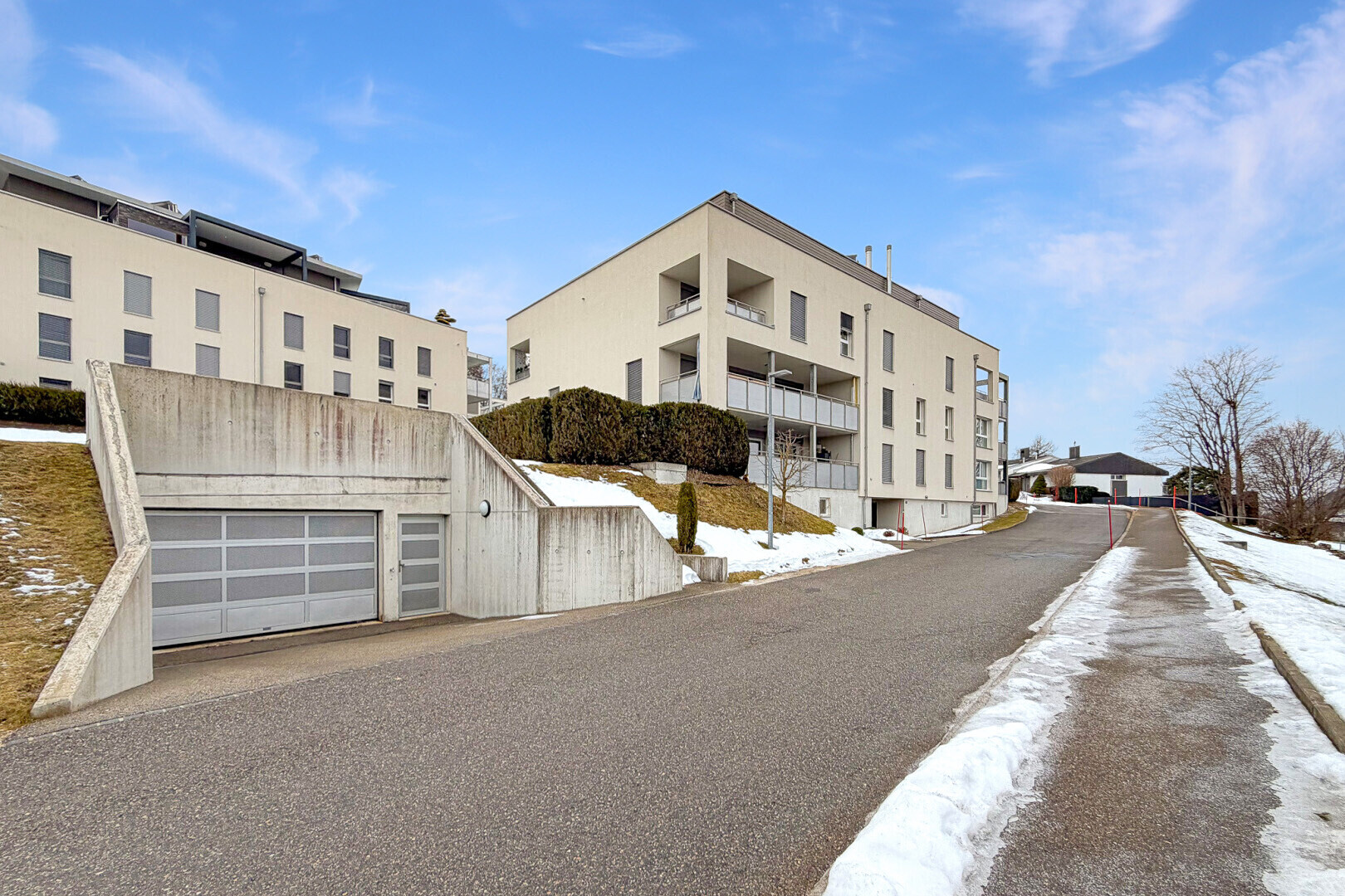 view of apartment building / complex