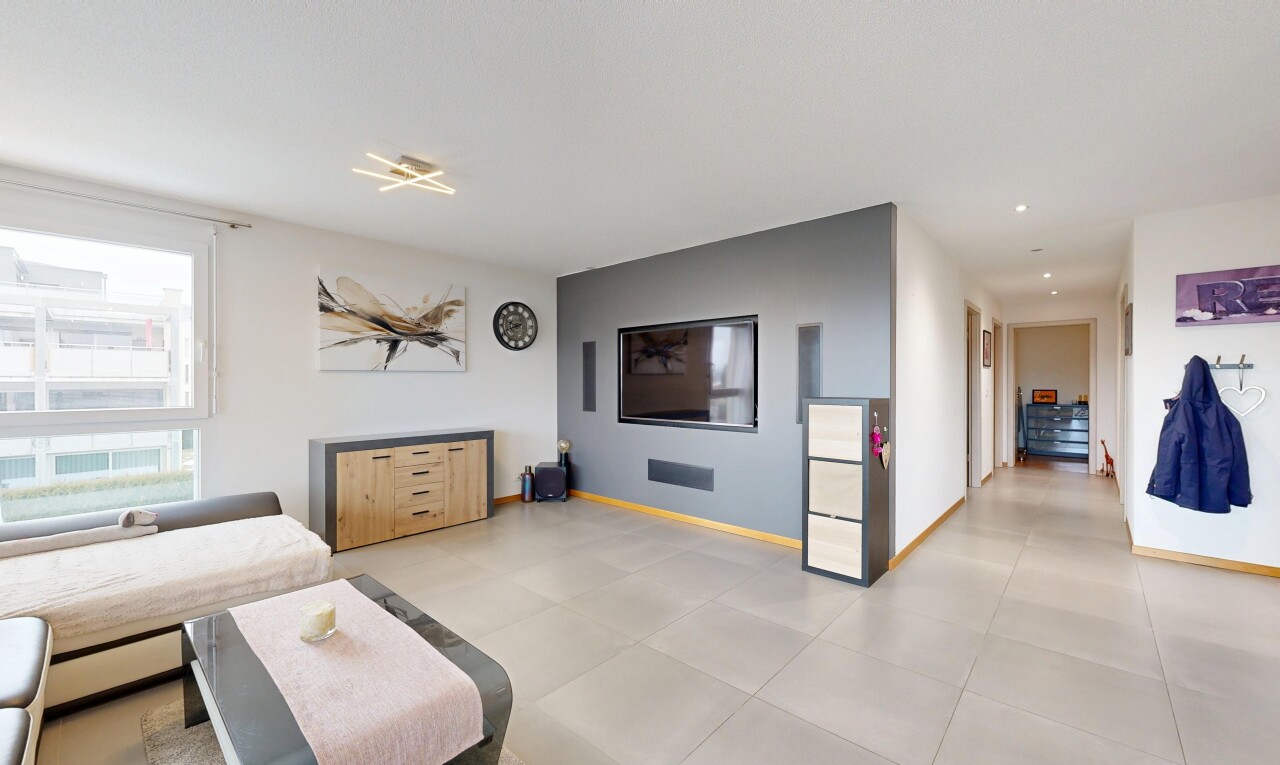 living area with baseboards