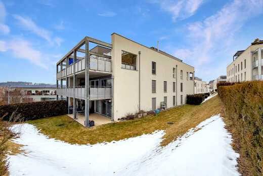 außenansicht mit snow, day time, blick auf wohnanlage, und apartment complex view