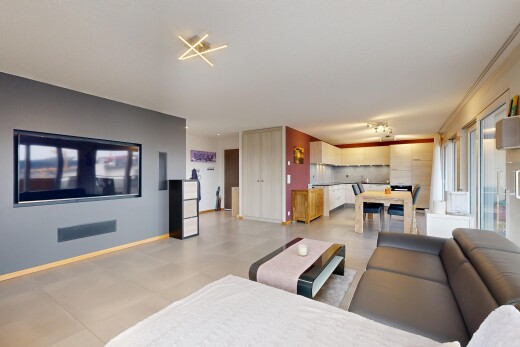 wohn- / esszimmer mit fernseher, inside property, drywall, gipskartonwand, und full kitchen