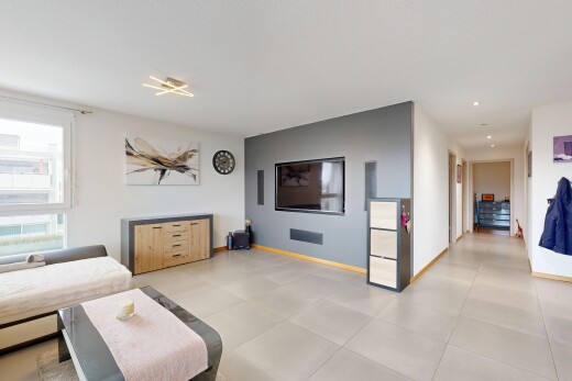 salon avec inside property, drywall, cloison sèche, baseboards wall, et plinthes murales