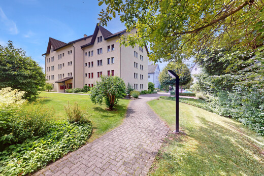 außenansicht mit property visible und day time