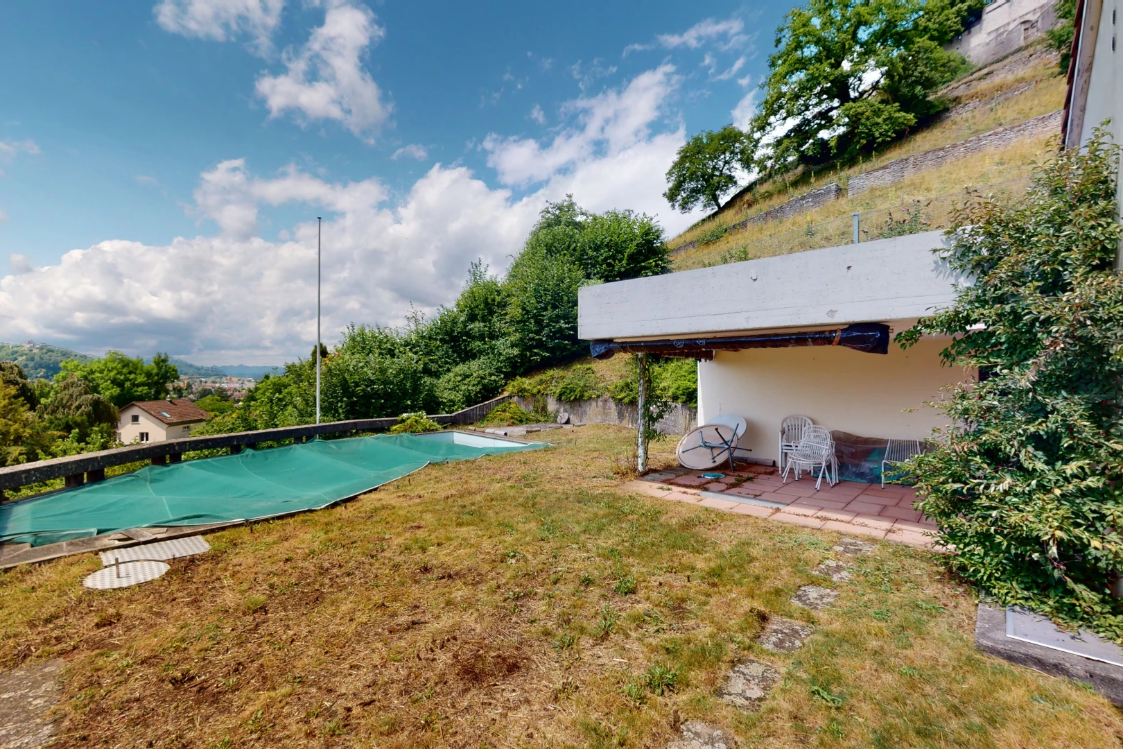 piscine avec patio et piscine