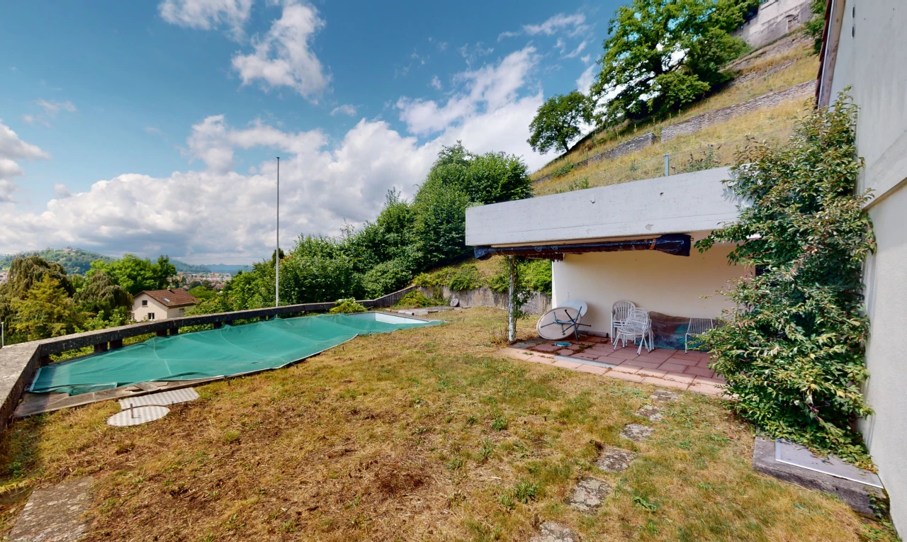 piscine avec patio et piscine