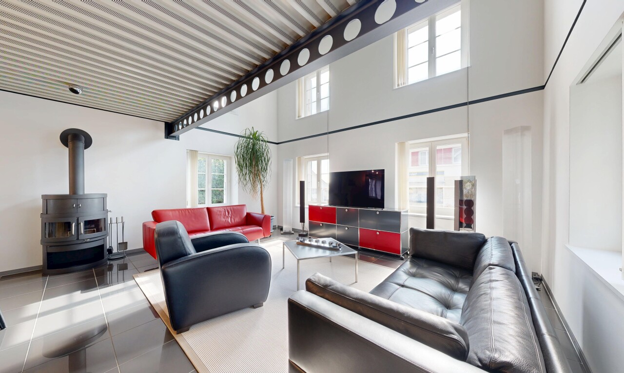 salon avec inside community, télévision, lumière naturelle, natural light, et sol en carrelage