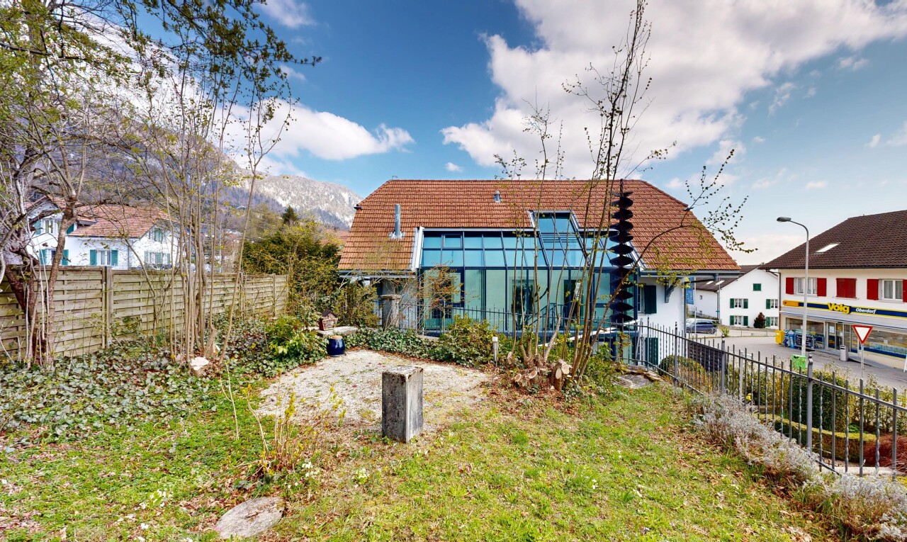 façade avec clôture, day time, property visible, vue sur la montagne, et mountain view