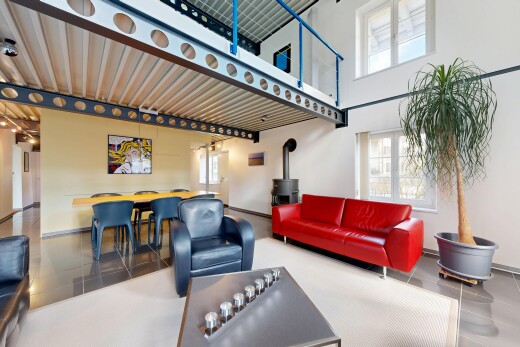 wohn- / esszimmer mit high ceiling, hohe decke, natural light, natürliches licht, und inside community
