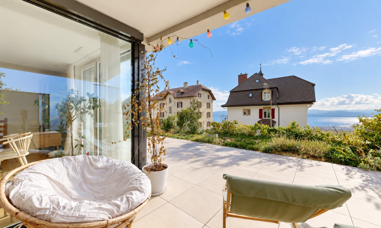 terrasse avec view focus, day time, et from property