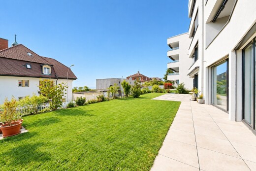 jardin avec pelouse, day time, et terrasse