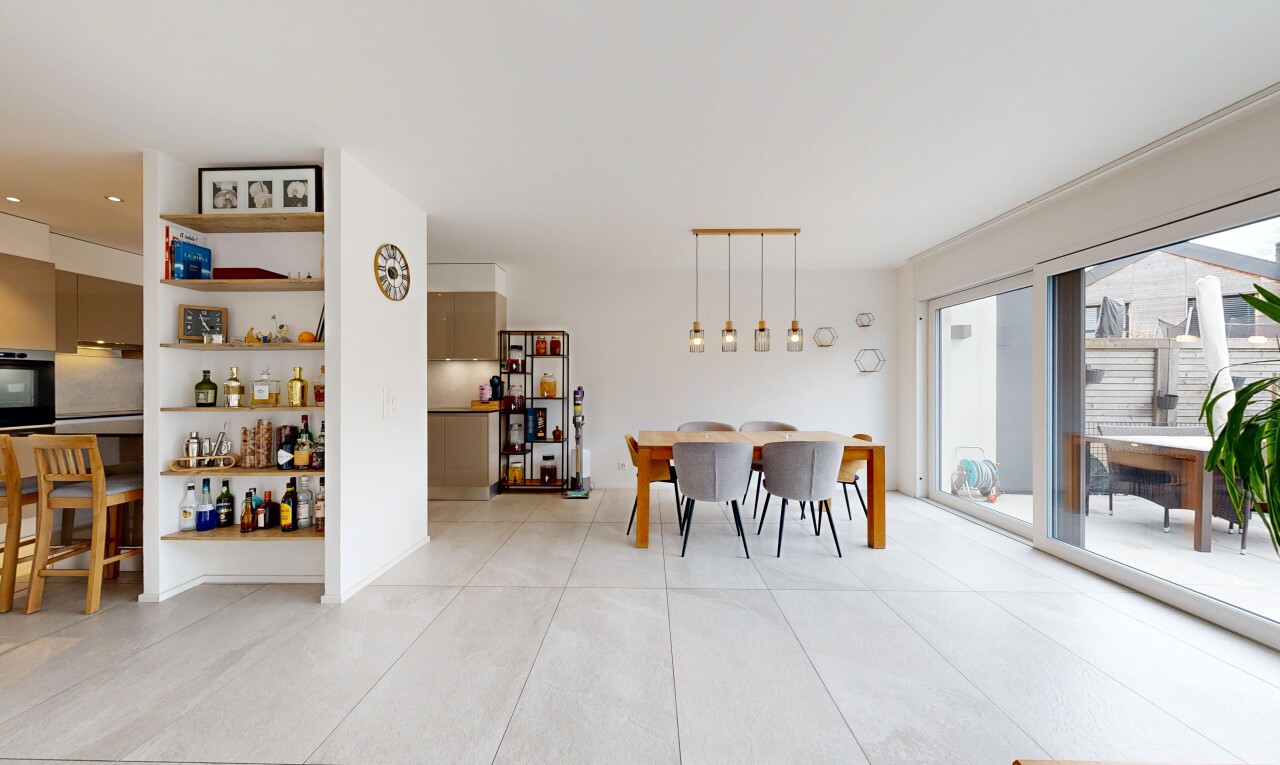 salle à manger avec inside property, natural light, lumière naturelle, drywall, et cloison sèche