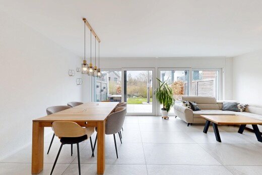 salon / salle à manger avec cloison sèche, drywall, lumière naturelle, natural light, et inside property
