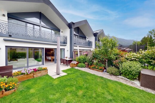 jardin avec balcon, pelouse, terrasse, day time, et from property