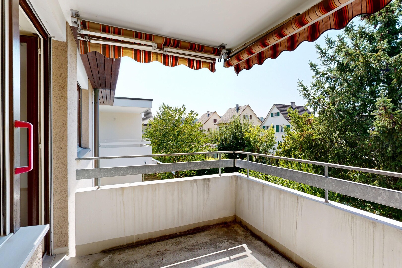 balkon mit balkon, from property, view focus, und day time