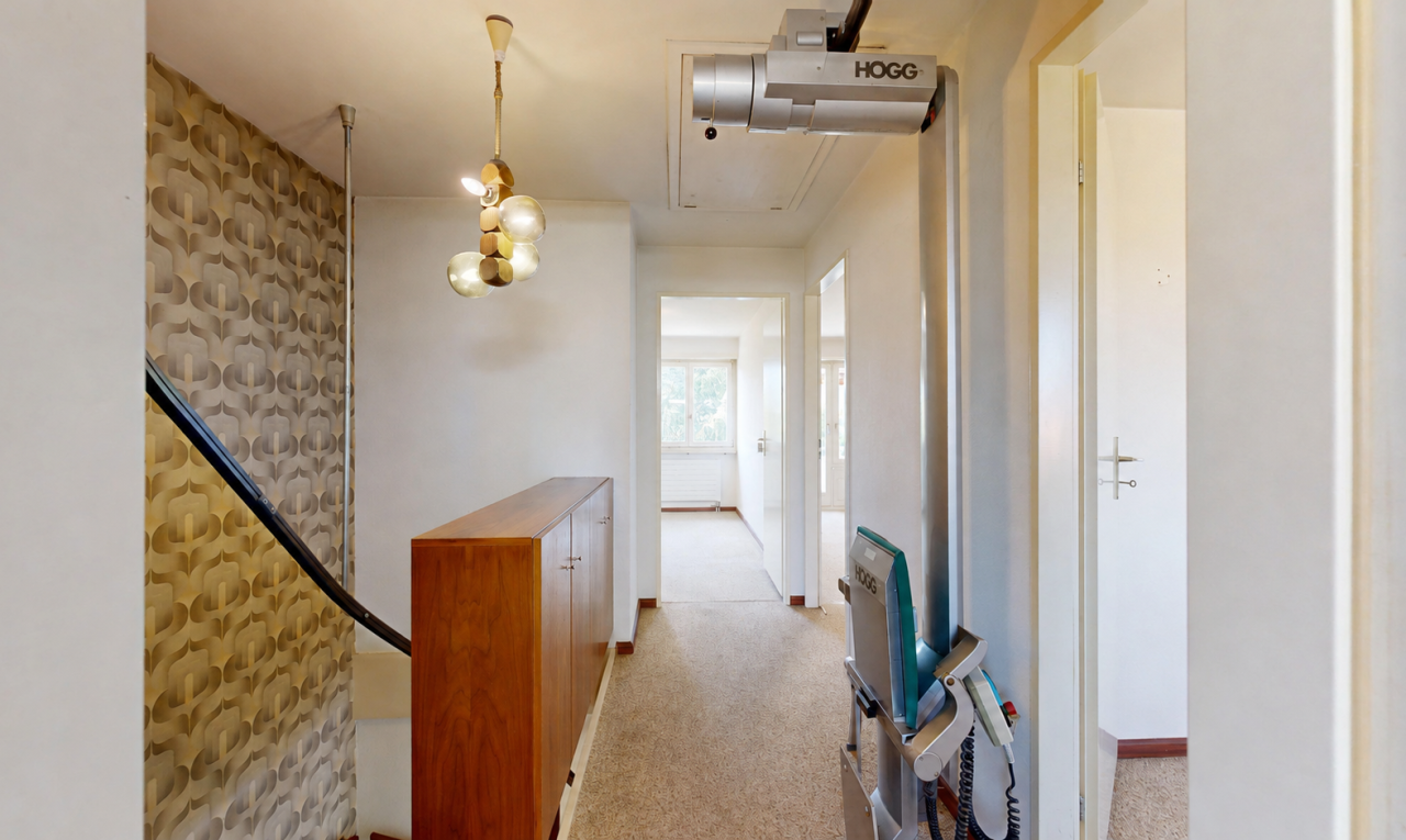 halle / korridor mit treppen, klapptreppe, drywall, gipskartonwand, und pendelleuchte