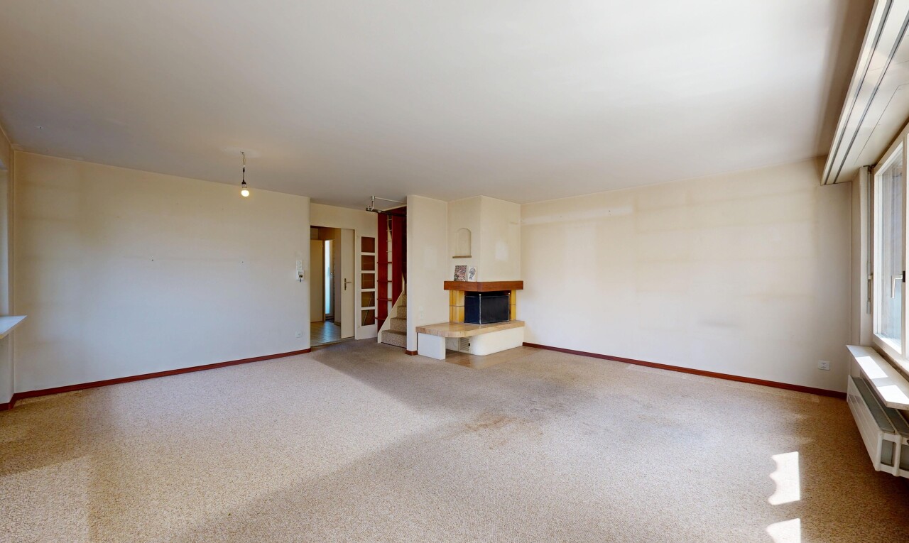 wohnzimmer mit gipskartonwand, drywall, kamin, teppich, und carpet