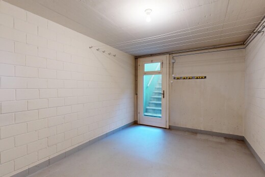 leerer raum mit betonblockwand, concrete block wall, betonboden, concrete floor, und finished concrete floor