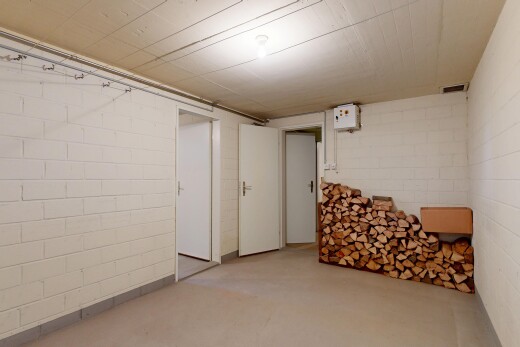 leerer raum mit keller, concrete block wall, betonblockwand, concrete floor, und betonboden