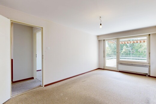 leerer raum mit kühler, gipskartonwand, drywall, teppich, und carpet