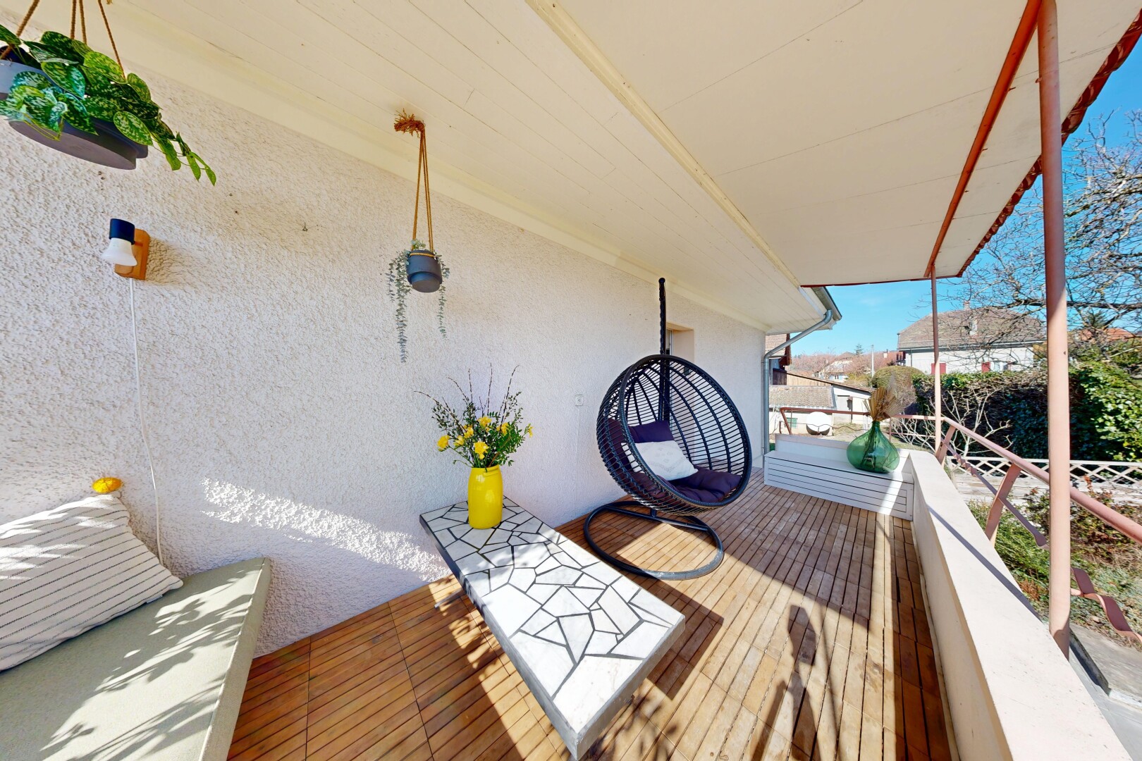 balcon avec from property et day time