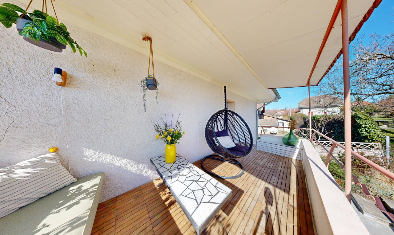balcon avec from property et day time