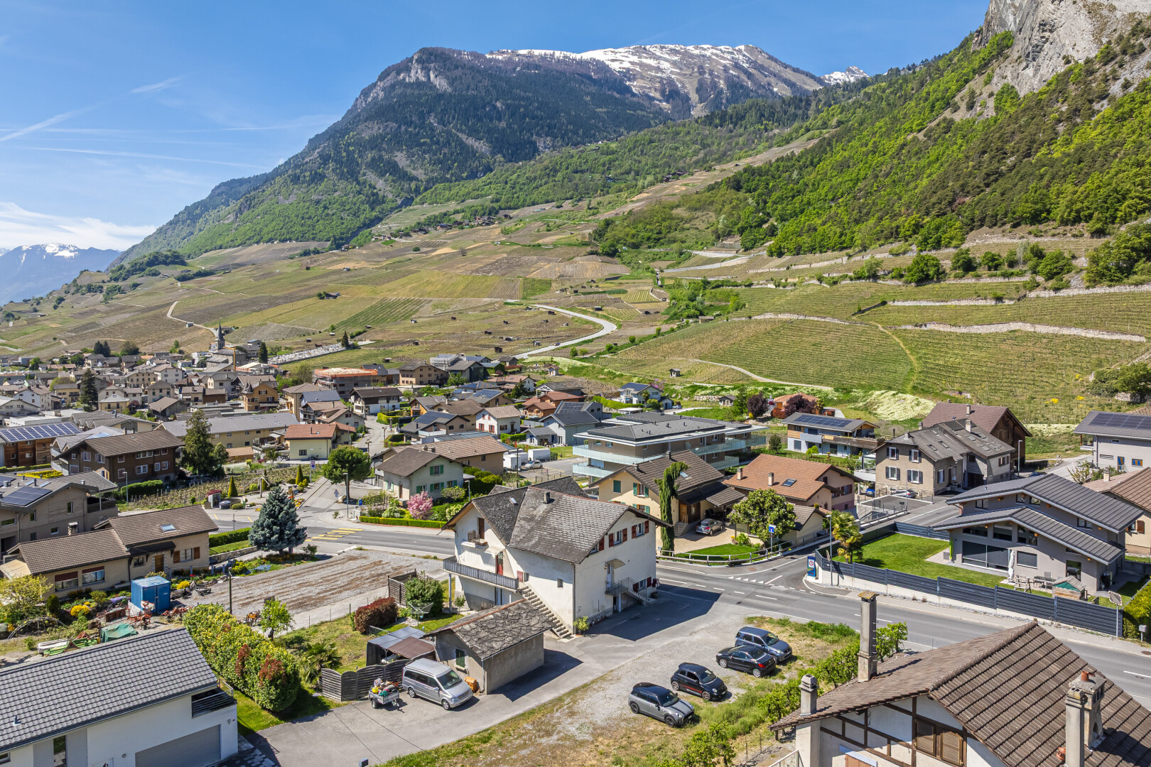 vue sur la montagne avec day time, mountain view, vue sur la montagne, residential view, et vue résidentielle