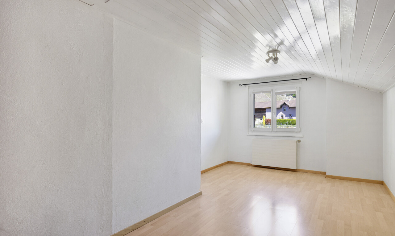 leerer raum mit wood ceiling, holzdecke, vaulted ceiling, dachschräge, und wood finish floor