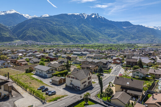 vue sur la montagne avec day time, mountain view, vue sur la montagne, residential view, et vue résidentielle