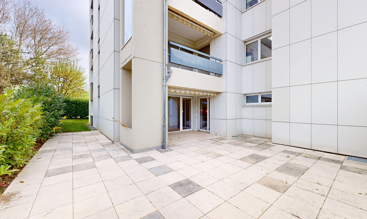 terrasse avec property visible