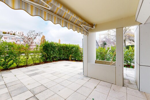 terrasse avec terrasse, auvent, overcast, et from property