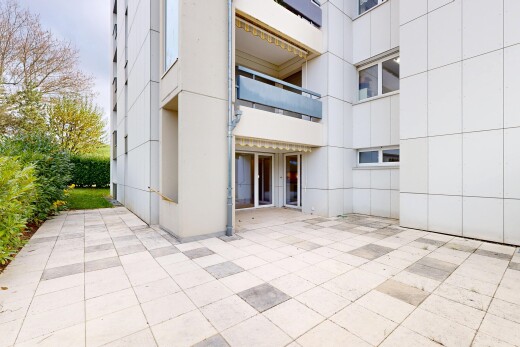 terrasse avec property visible