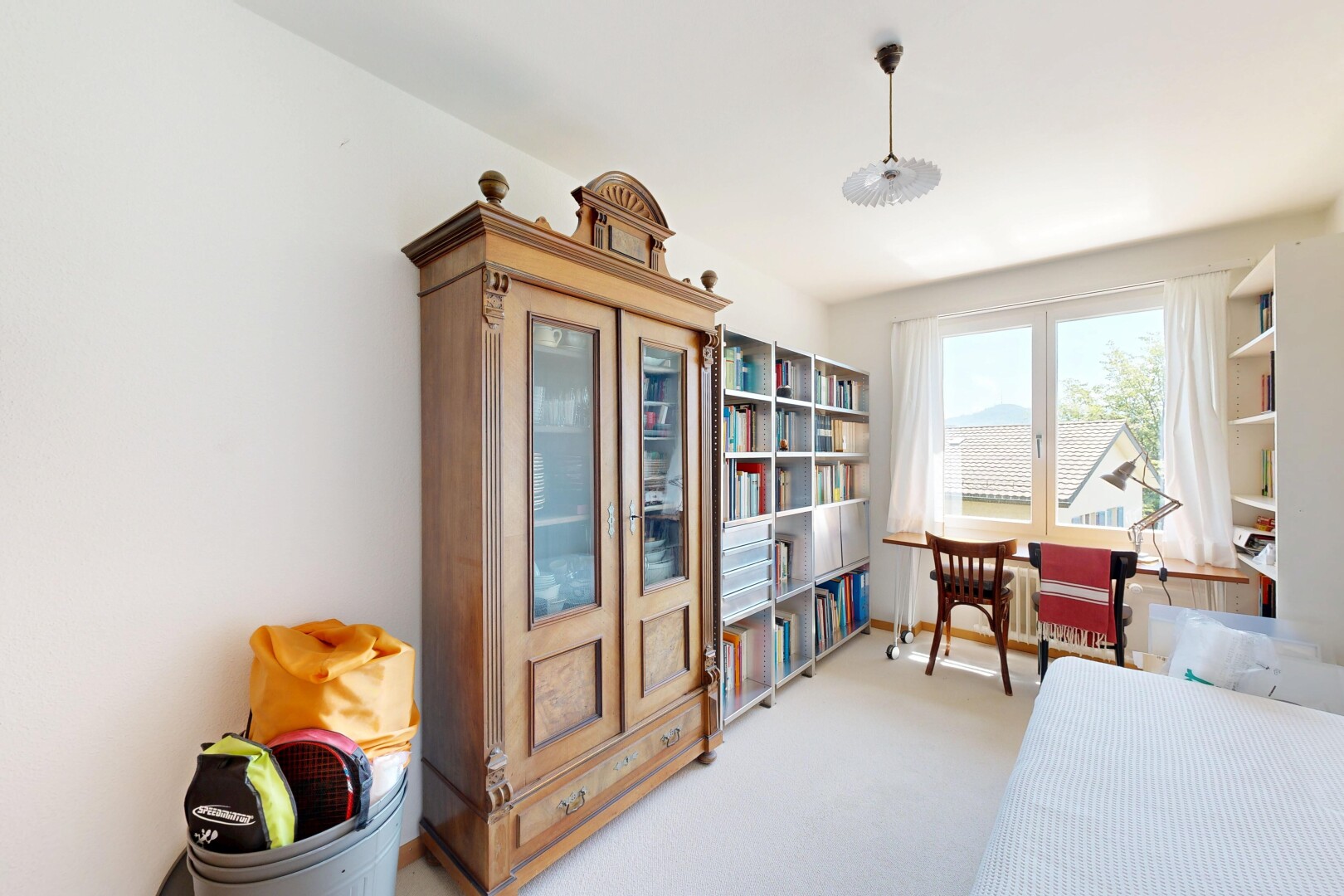 büro mit drywall, gipskartonwand, inside property, natural light, und natürliches licht