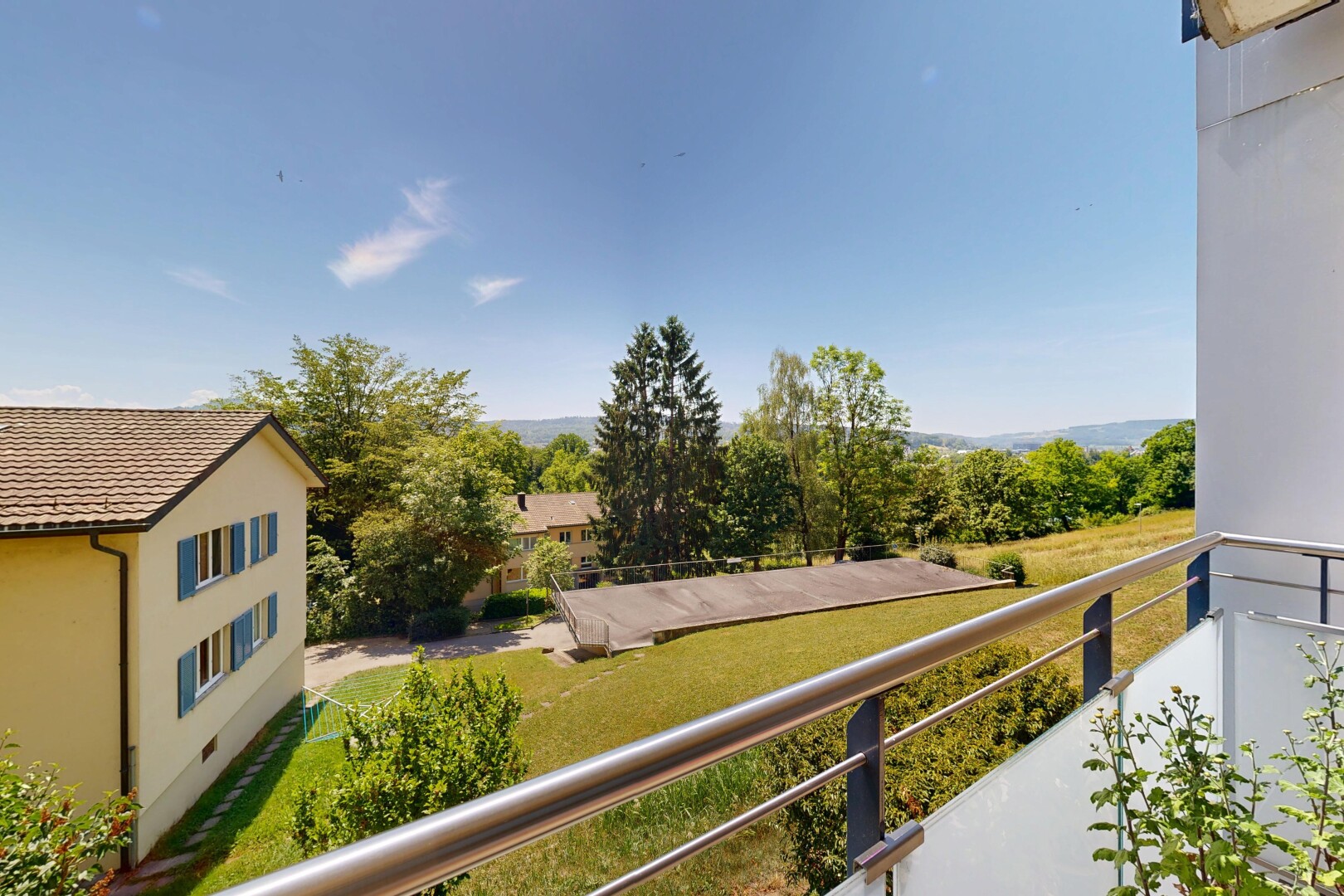 balkon mit from property, day time, und balkon