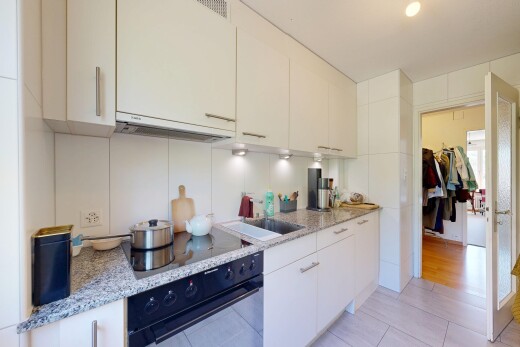 küche mit ofen, light countertops, light floor, stein arbeitsplatten, und stone countertops